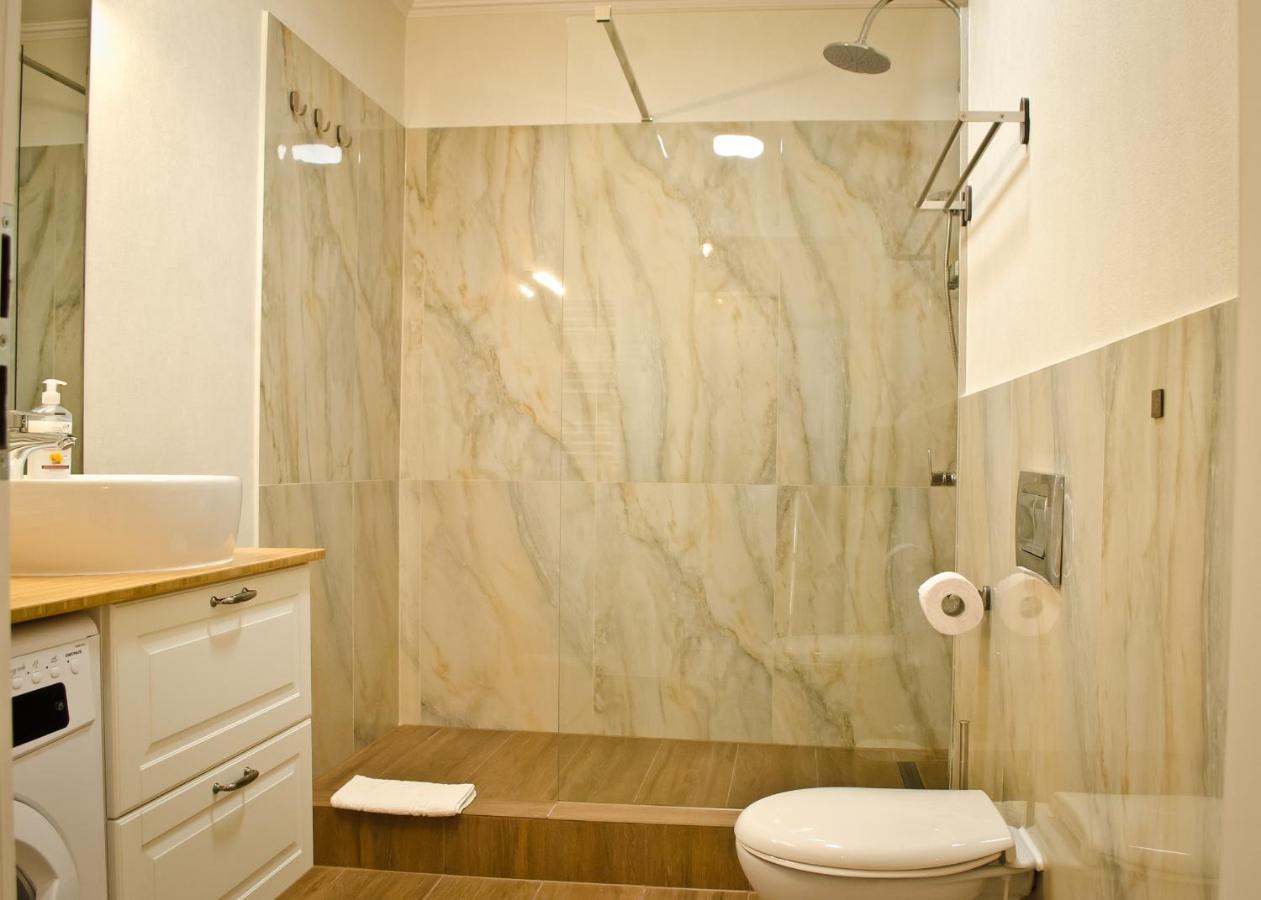 Amber Studio Oradea Apartment ภายนอก รูปภาพ